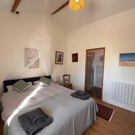 De Nanteuil, 10-13 Personnes, Piscine Holiday home