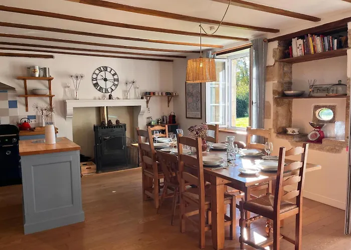 De Nanteuil, 10-13 Personnes, Piscine *