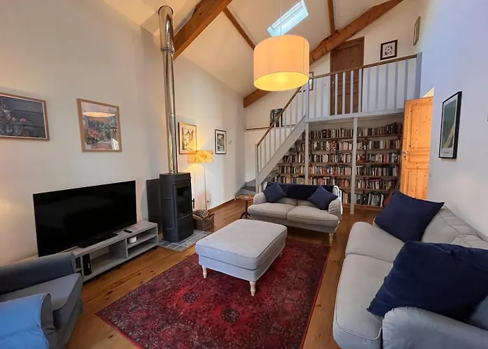 De Nanteuil, 10-13 Personnes, Piscine * Nanteuil-en-Vallee