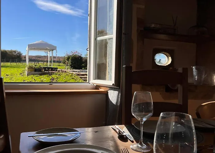 De Nanteuil, 10-13 Personnes, Piscine Holiday home Nanteuil-en-Vallee