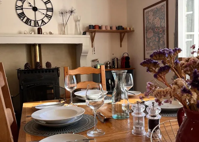 De Nanteuil, 10-13 Personnes, Piscine Holiday home