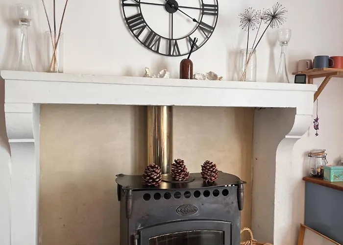 De Nanteuil, 10-13 Personnes, Piscine Holiday home *