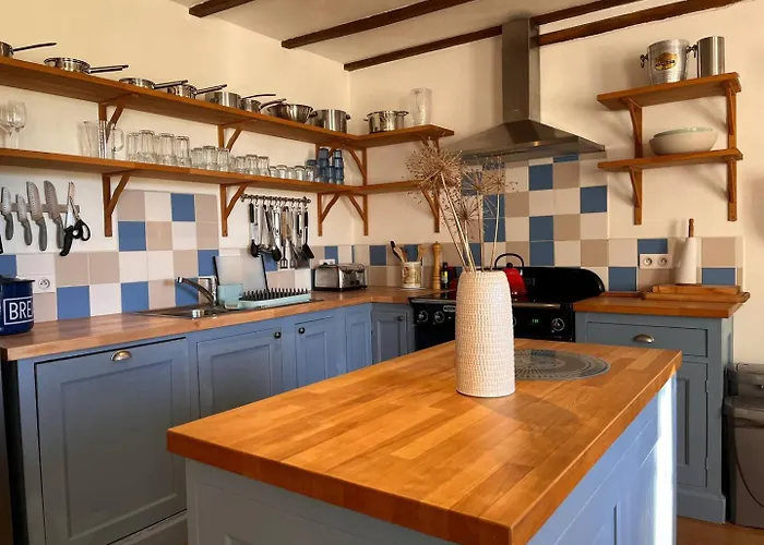 De Nanteuil, 10-13 Personnes, Piscine Holiday home Nanteuil-en-Vallee