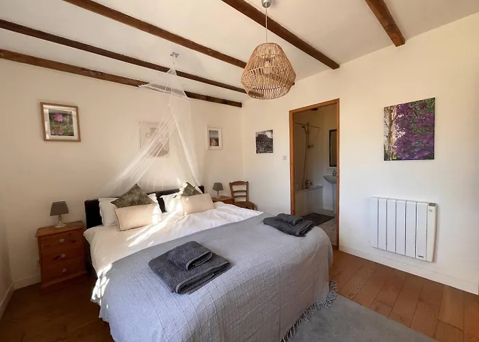 De Nanteuil, 10-13 Personnes, Piscine Holiday home