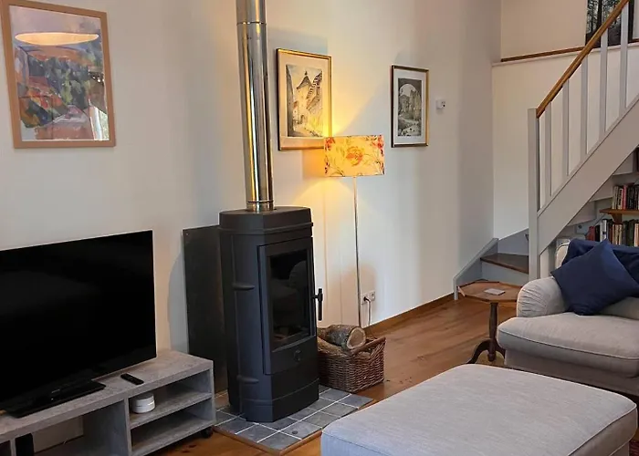 De Nanteuil, 10-13 Personnes, Piscine Holiday home *