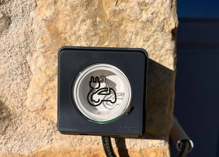 Holiday home De Nanteuil, 10-13 Personnes, Piscine Nanteuil-en-Vallee