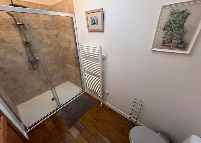 De Nanteuil, 10-13 Personnes, Piscine Holiday home