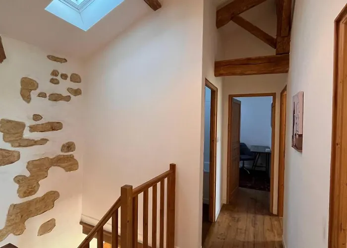 De Nanteuil, 10-13 Personnes, Piscine Holiday home *