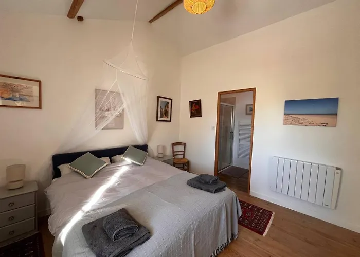 De Nanteuil, 10-13 Personnes, Piscine Holiday home