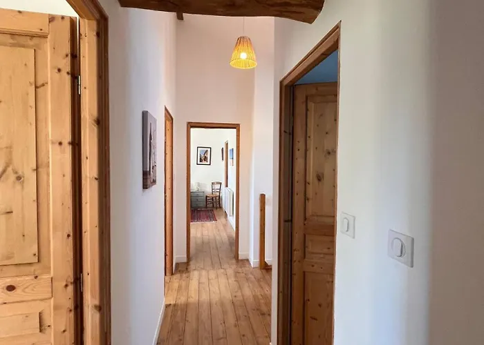 De Nanteuil, 10-13 Personnes, Piscine *