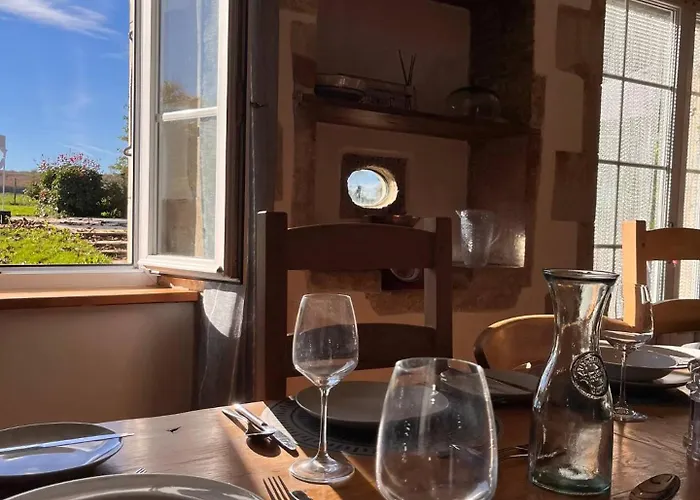 De Nanteuil, 10-13 Personnes, Piscine Holiday home