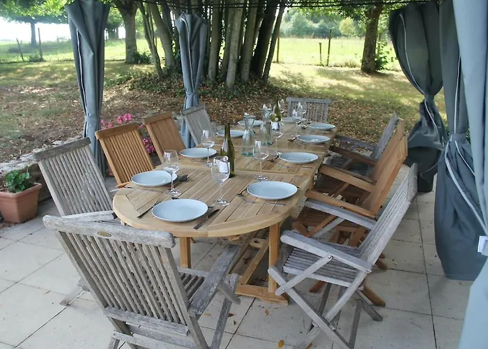 De Nanteuil, 10-13 Personnes, Piscine Holiday home Nanteuil-en-Vallee